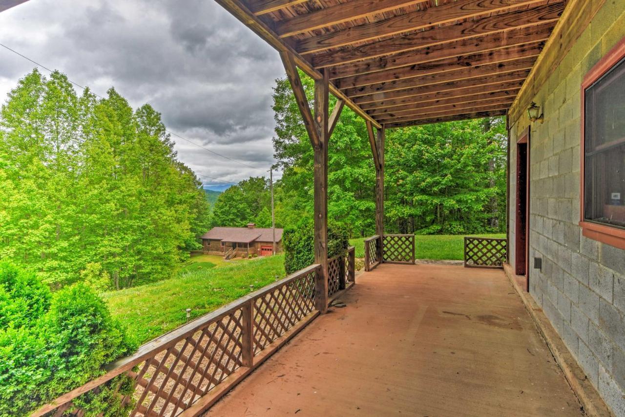 Bryson City Cabin With Hot Tub, Views And Pool Table! Екстер'єр фото
