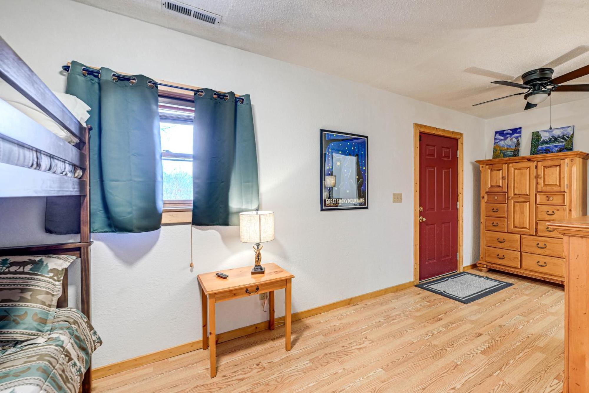 Bryson City Cabin With Hot Tub, Views And Pool Table! Екстер'єр фото